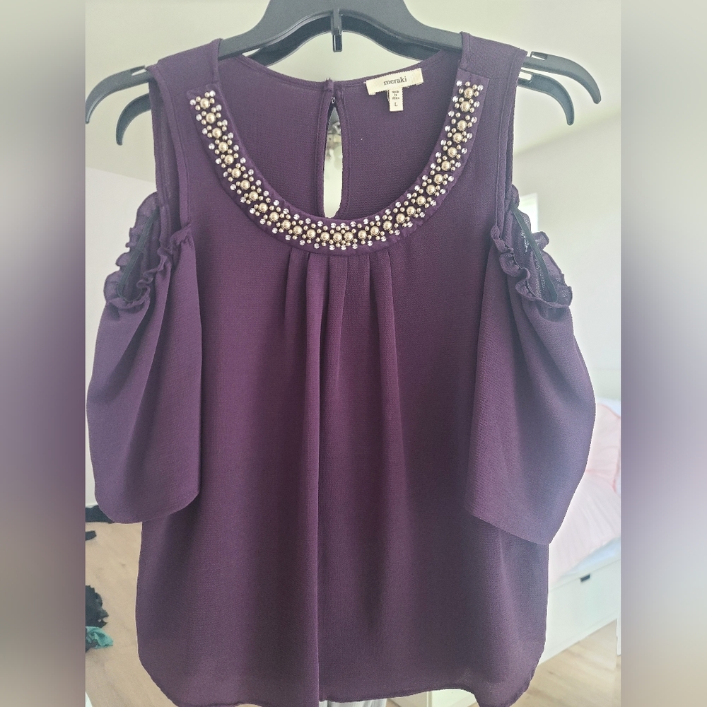 Meraki size L NWOT exposed shoulder blouse w/jewel &beads detail. Deep purple.